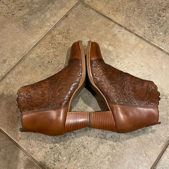 Brighton Glory Brown Leather Ankle Boots Womens Size 8M Boho Laser Cut Floral - Picture 10 of 10
